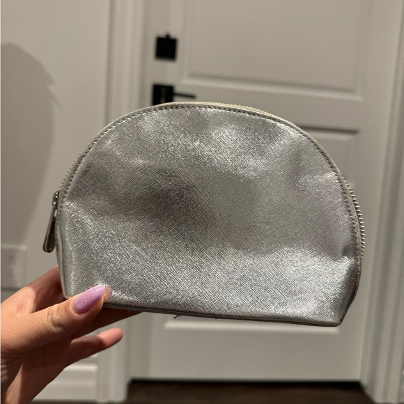 Michael kors silver pouch - Picture 4 of 6